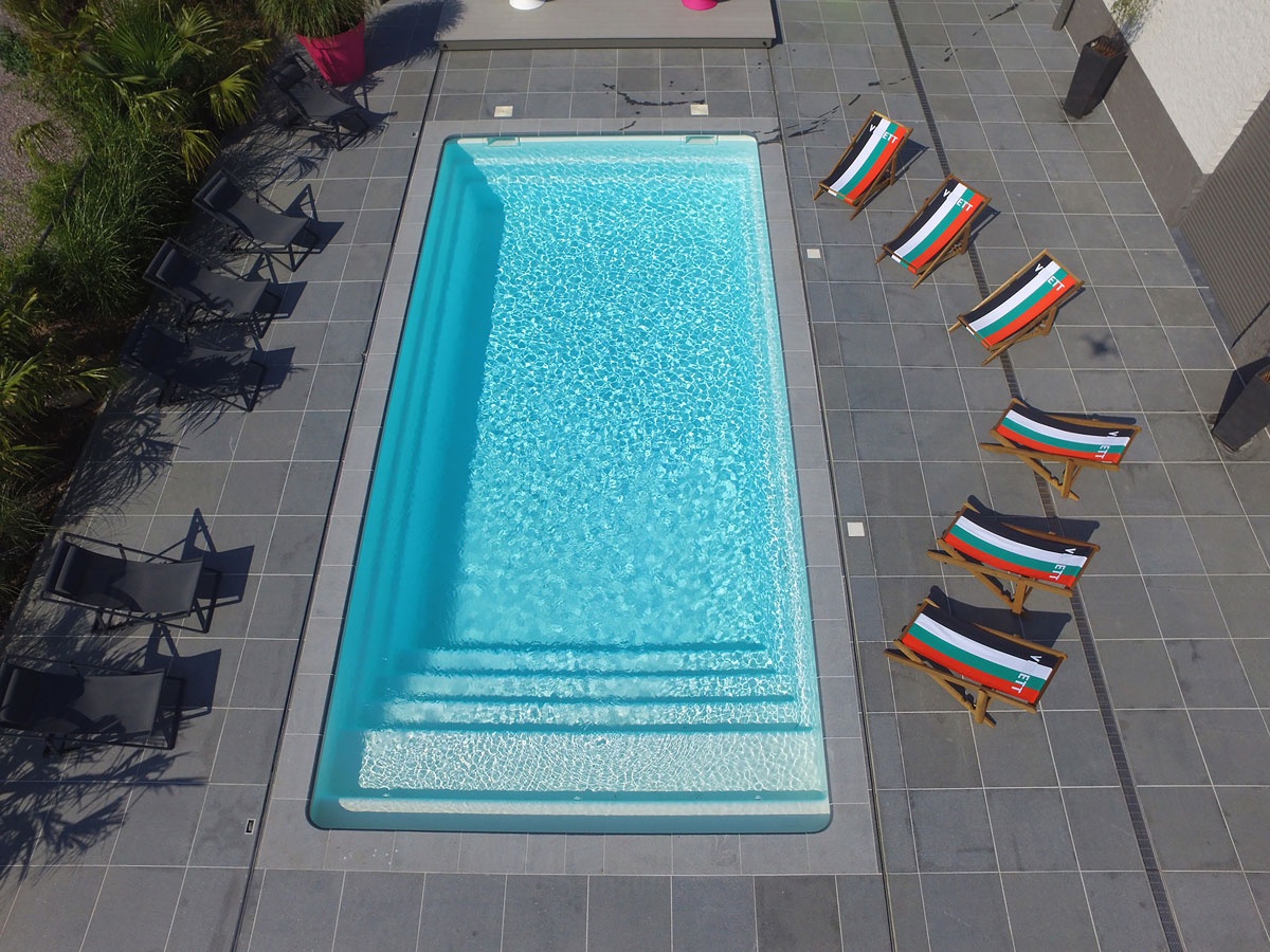 MonDePra Schwimmbad Deluxepool Switzerland